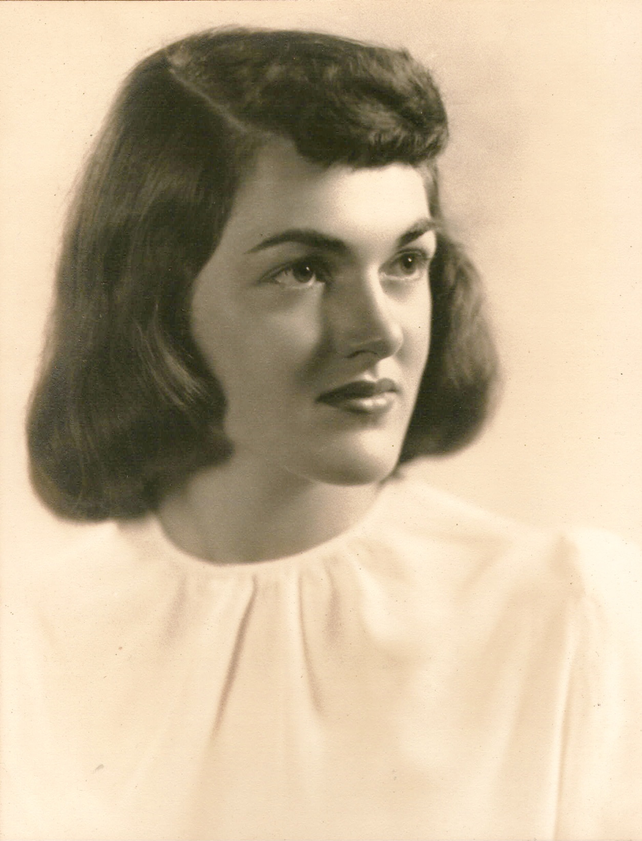 Beal, Joan Kaula (b. 1925) — photograph (1940)